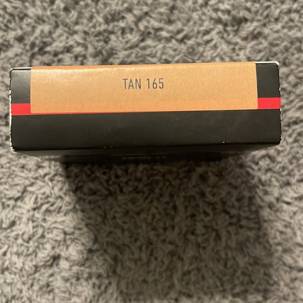 KVD Tan 165 Lock-It Powder Foundation - Picture 4 of 7